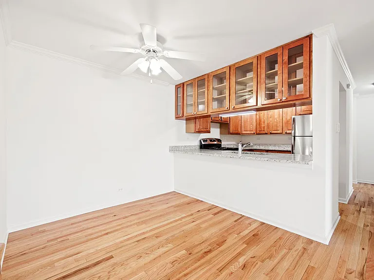 Emerald Court Apartments — Photo 13