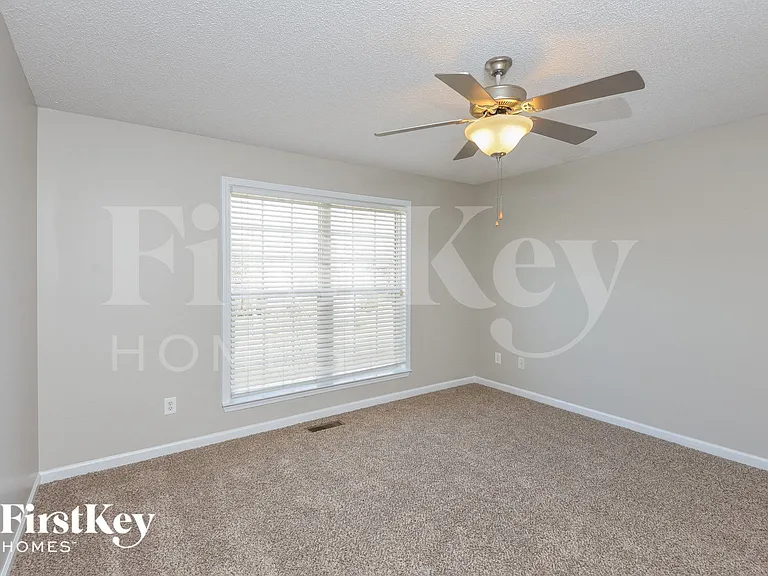 979 Hickory St — Photo 9