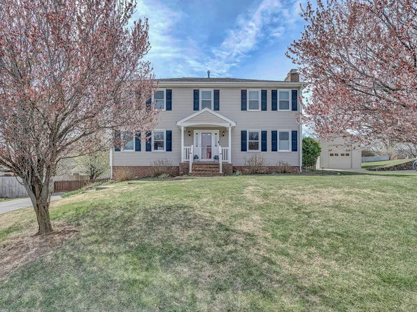 712 Joan Cir, Salem, VA 24153