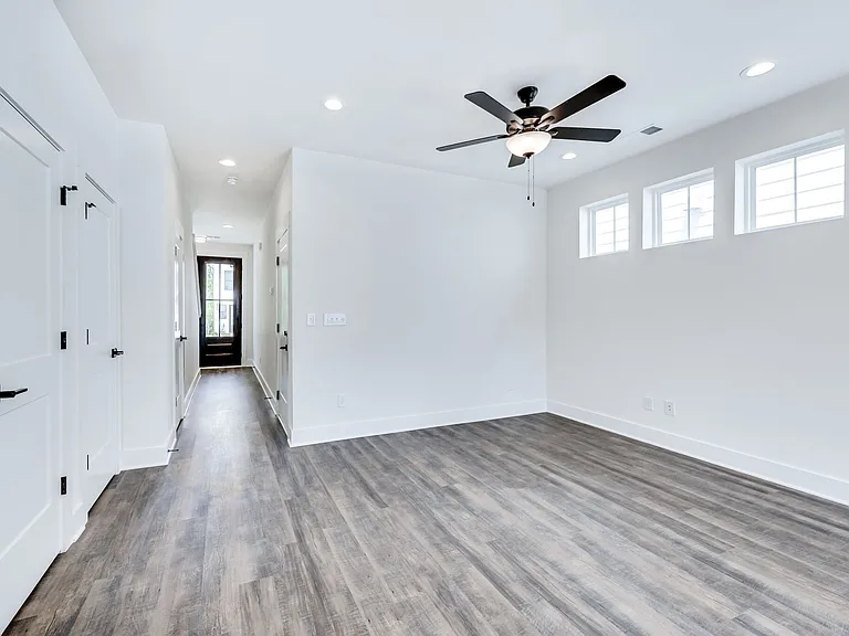 518 Taffy Way — Photo 9