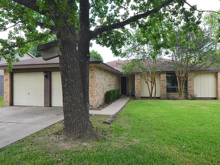 24006 Merry Oaks Dr — Photo 1