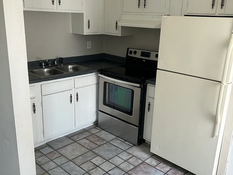 1205 Yosemite St — Photo 2