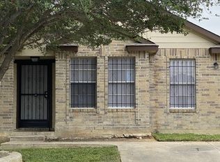 1105 Clinton Ln, Laredo, TX 78046