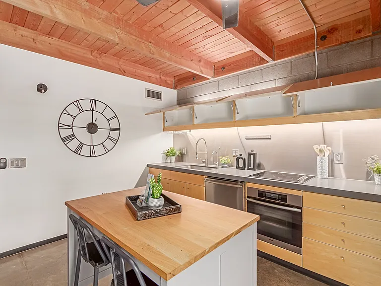 727 E Portland St #3 — Photo 24