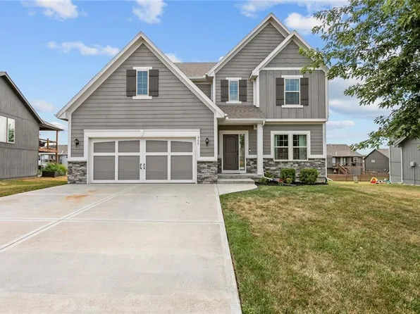 905 N Cottonwood St, Kearney, MO 64060