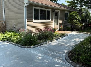 1016 Howells Rd, Bay Shore, NY 11706