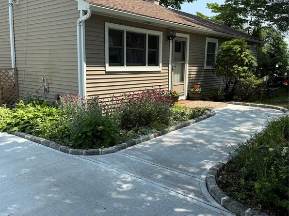 1016 Howells Road, Bay Shore, NY 11706