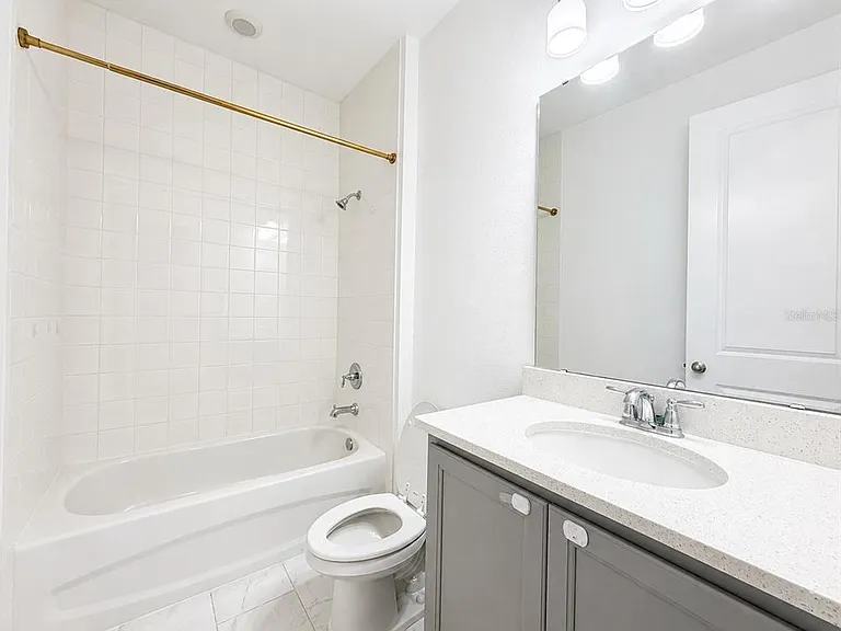 2272 Derwent Dr — Photo 24
