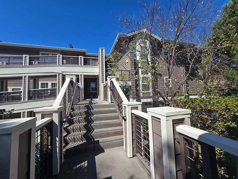 325 Swallowtail Ct — Photo 1