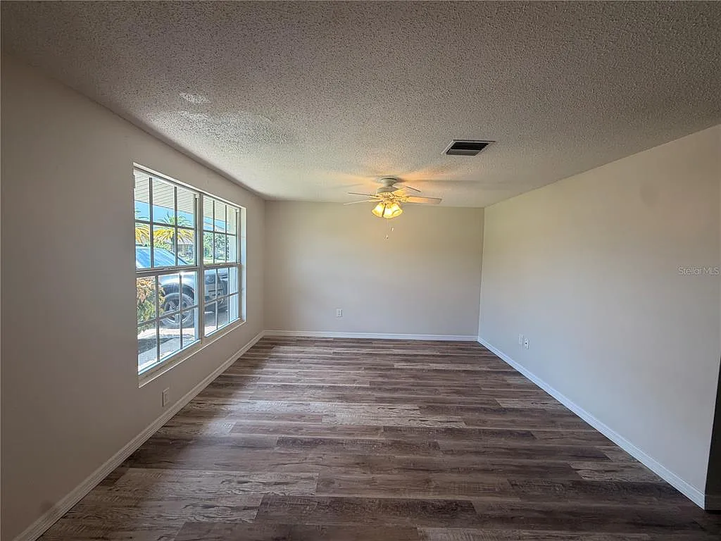 2 bed, 2.0 bath, 948 sqft, $1,400 — Photo 3