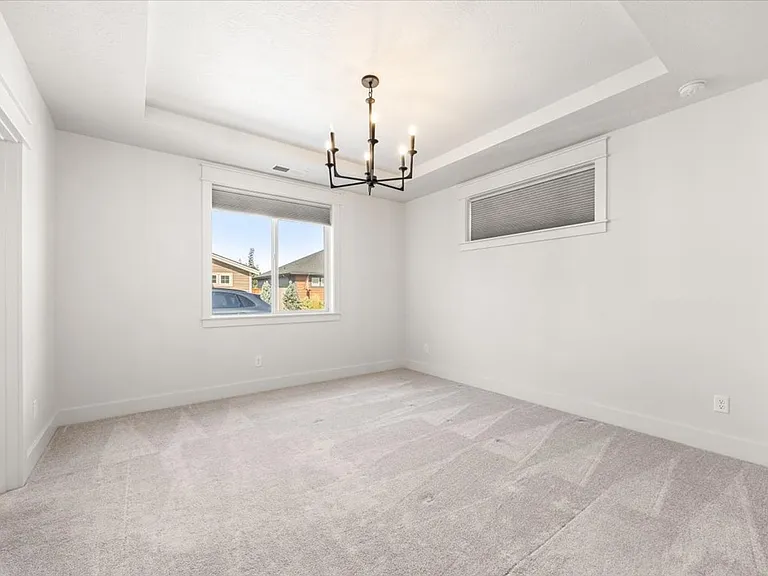 555 S Proctor Ln — Photo 21