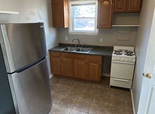 22 Angell Ave #2R, Johnston, RI 02919