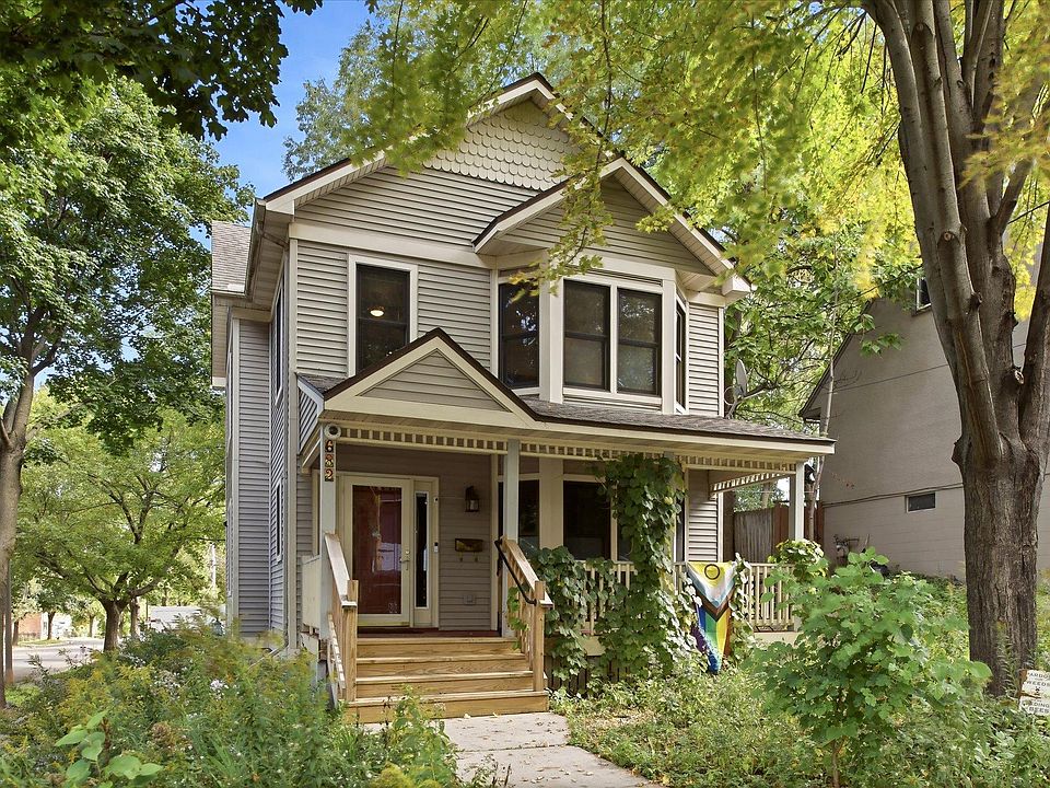 1st image of 682 Harvard St