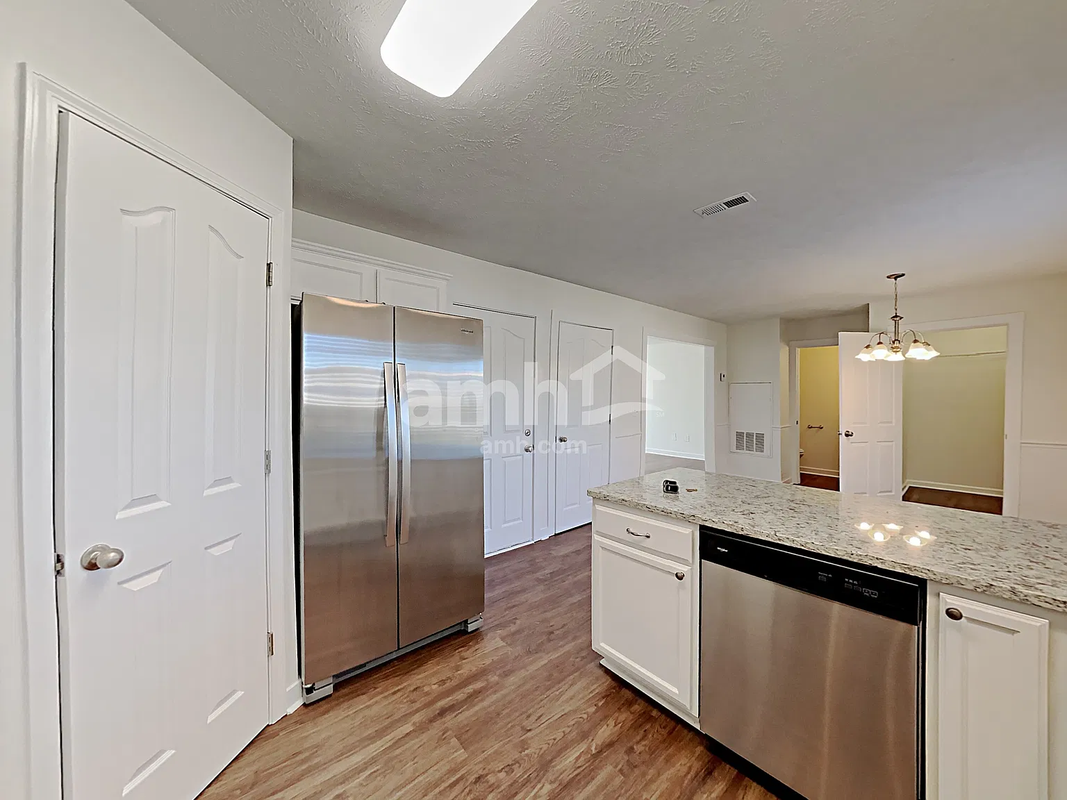 3 bed, 2.5 bath, 1633 sqft, $2,095 — Photo 3