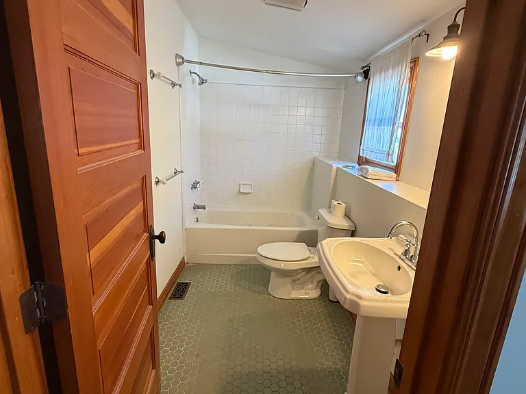 309 N Almond St — Photo 8