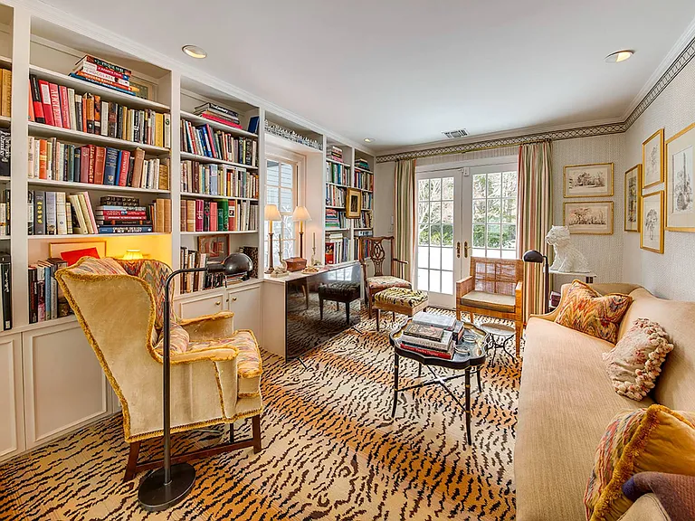 38 Halsey Ln — Photo 2