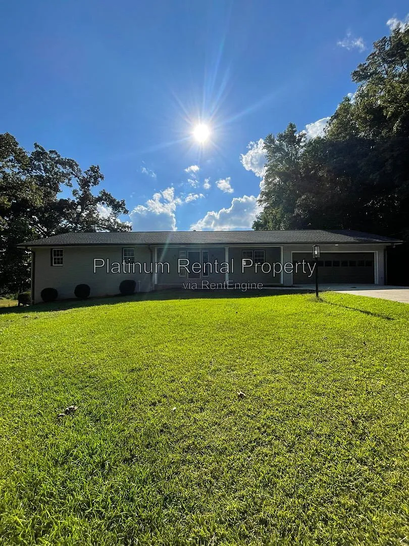 5 bed, 3.0 bath, 3295 sqft, $2,795 — Photo 1