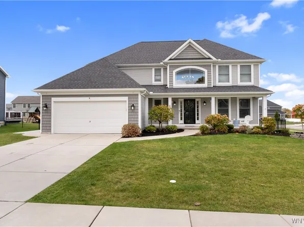 15 Vista Ct, West Seneca, NY 14224