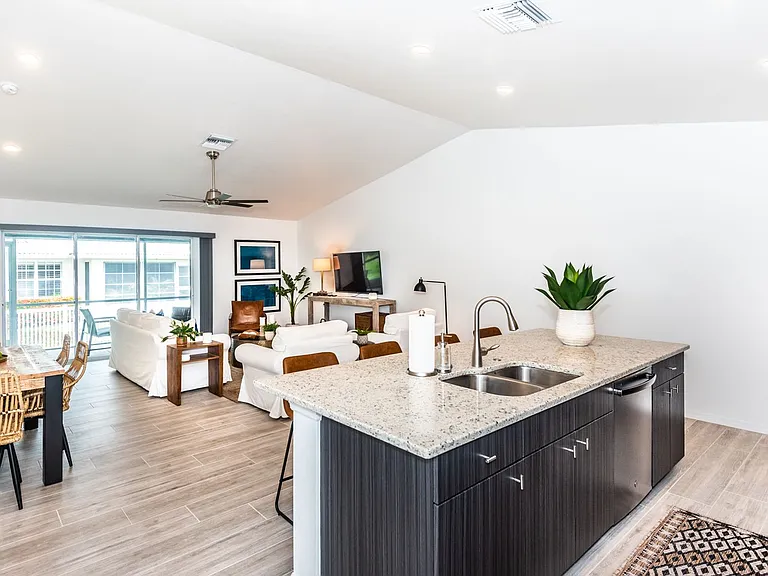 215 Lewis Cir #111 — Photo 15