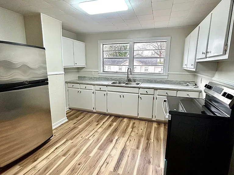 303 Smith St — Photo 4