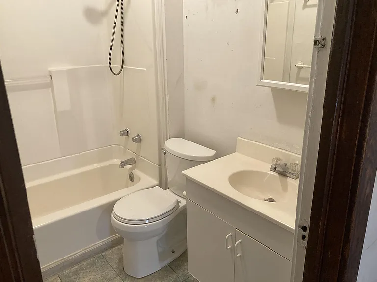 212 Grand St — Photo 19