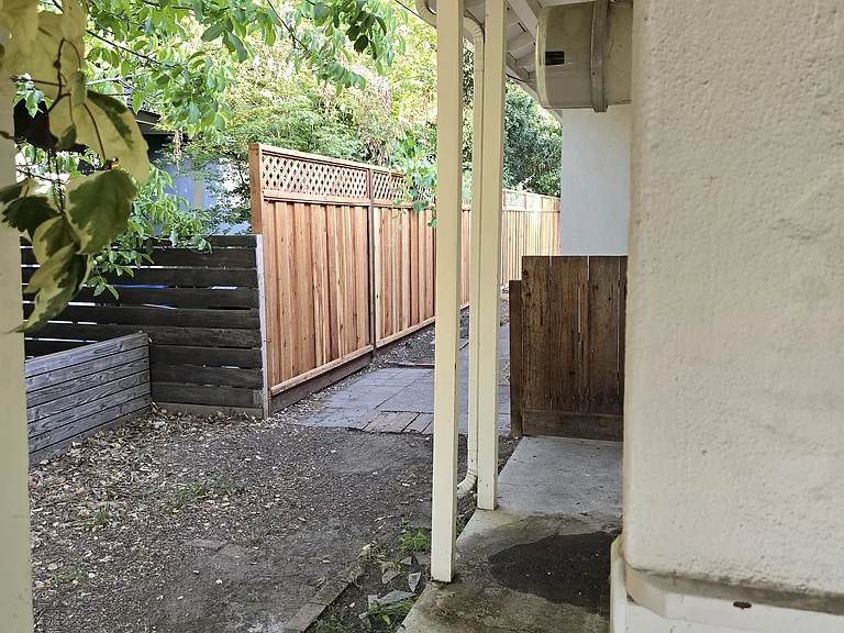 934 Juanita Dr — Photo 4