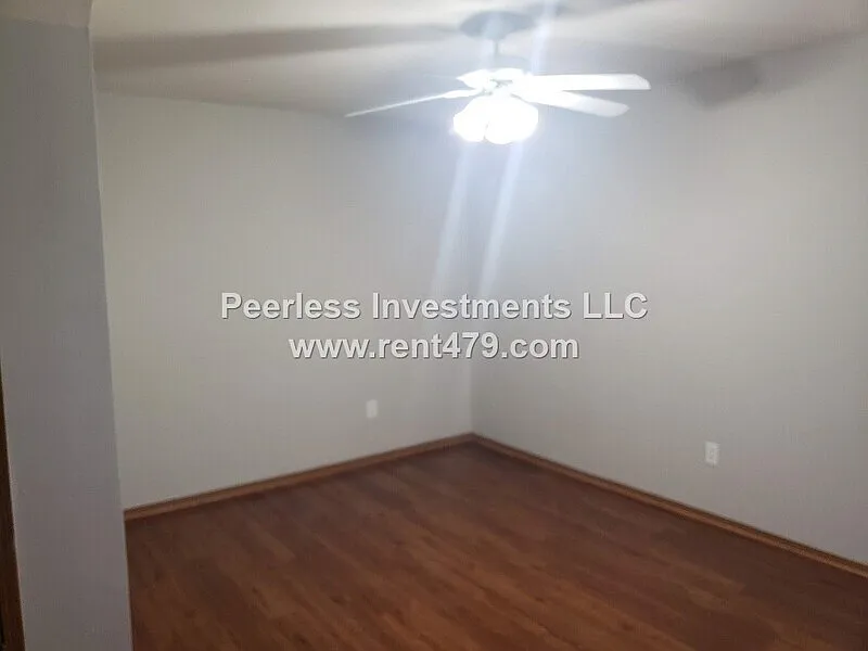 3 bed, 2.0 bath, 1200 sqft, $1,395 — Photo 2