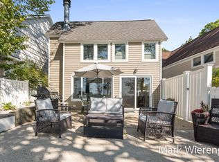 1144 S Harbor Dr, Grand Haven, MI 49417