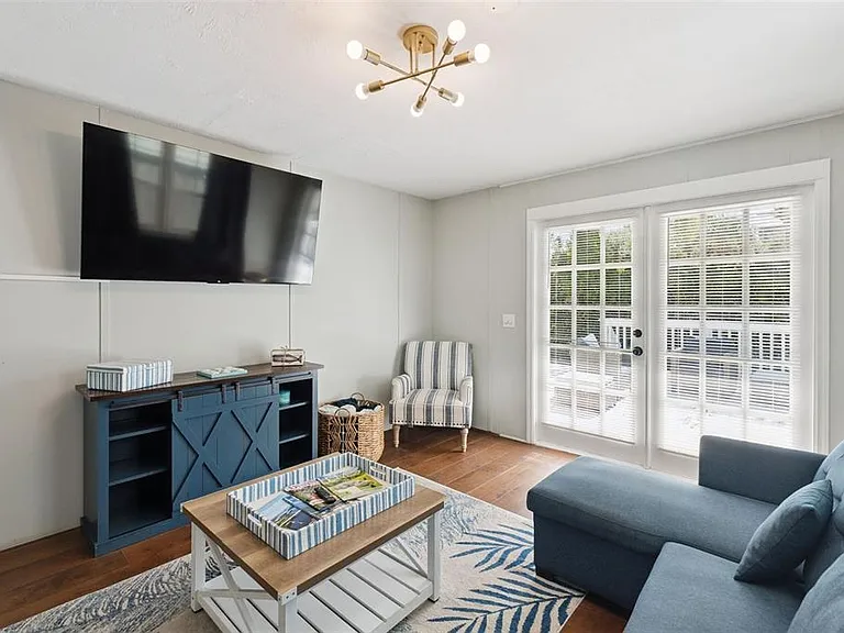109 N Peninsula Ave — Photo 5