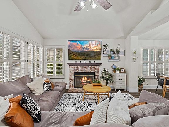 5th image of 2478 Hialeah Ln