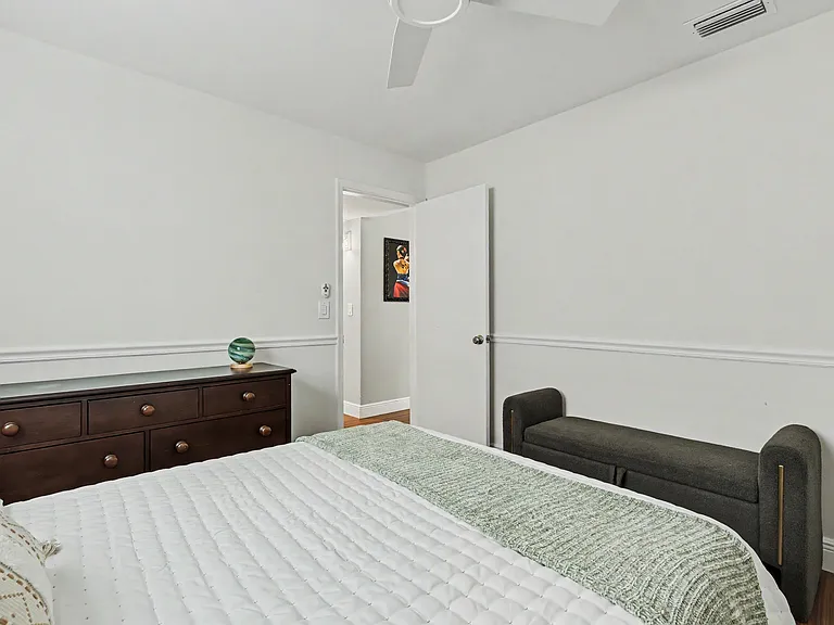 950 Johnson St — Photo 36