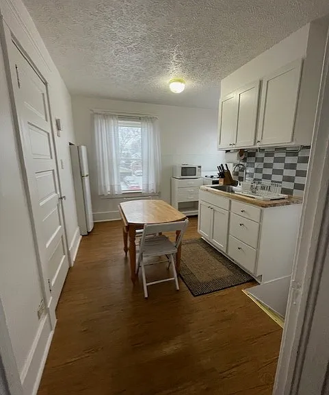 420 Lawrence Ave #B — Photo 1