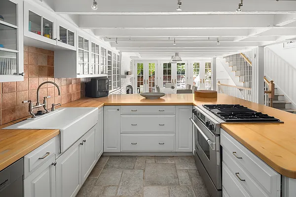 Rented by Coleman Real Estate Group | media 9