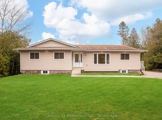 12 Nicholas St, Northern Bruce Peninsula, ON N0H2R0