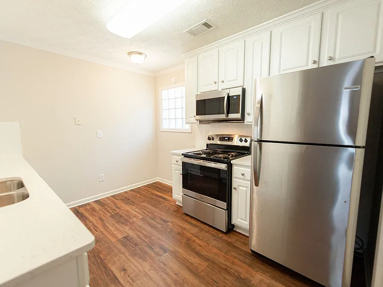 1124 Stafford Dr — Photo 12