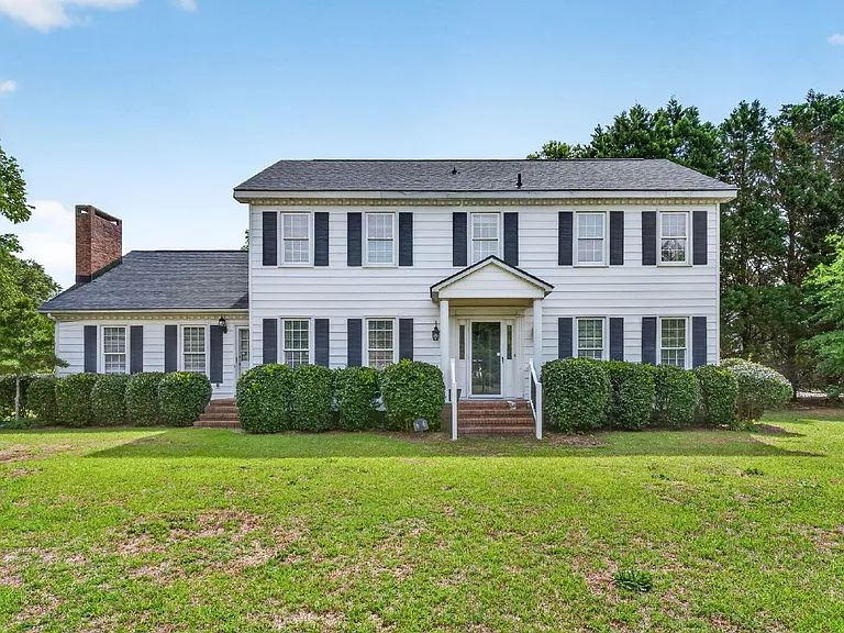 636 N Wilkinson Dr — Photo 2