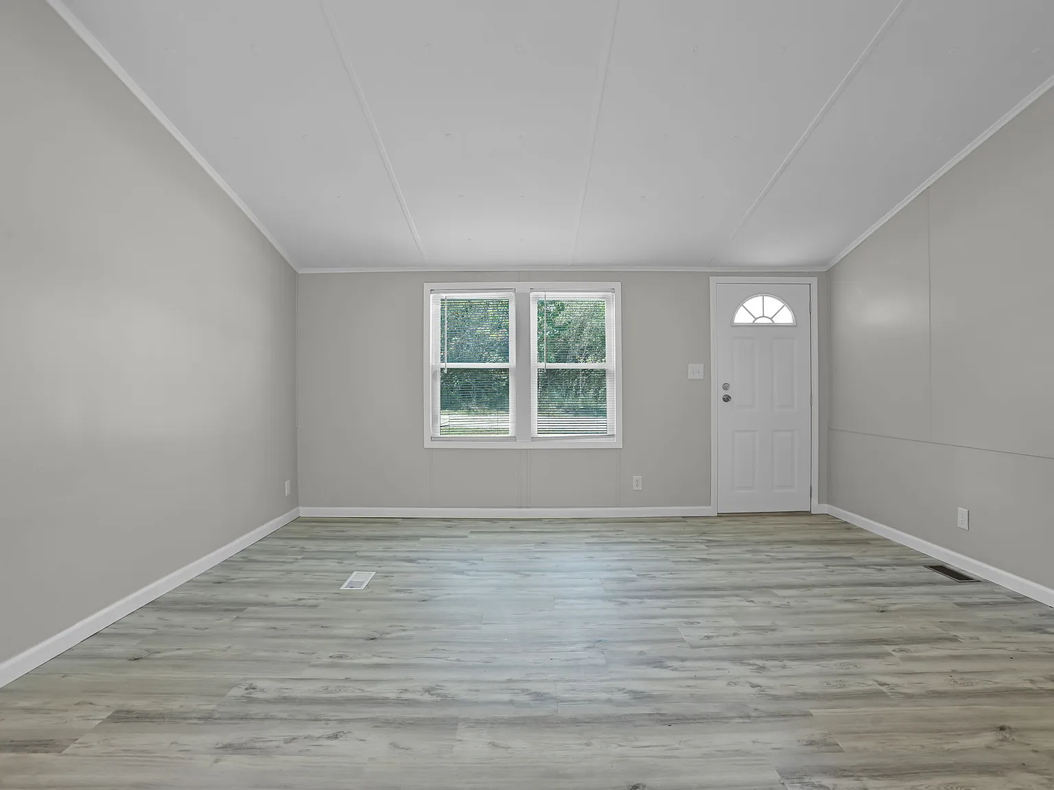 3 bed, 1500 sqft, $1,800 — Photo 2