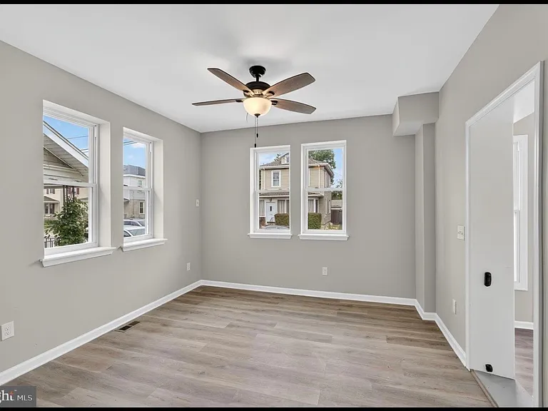 1021 Beeson Ave — Photo 4