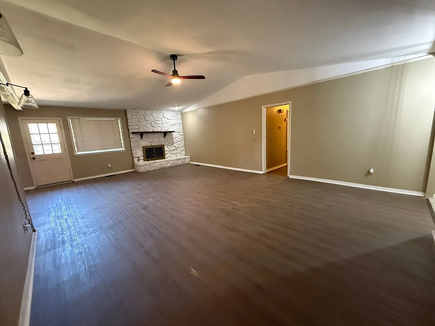 Luxurious 3 bd 2 ba on South Peoria — Photo 3