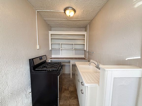5th image of 109 E 40th St APT 202