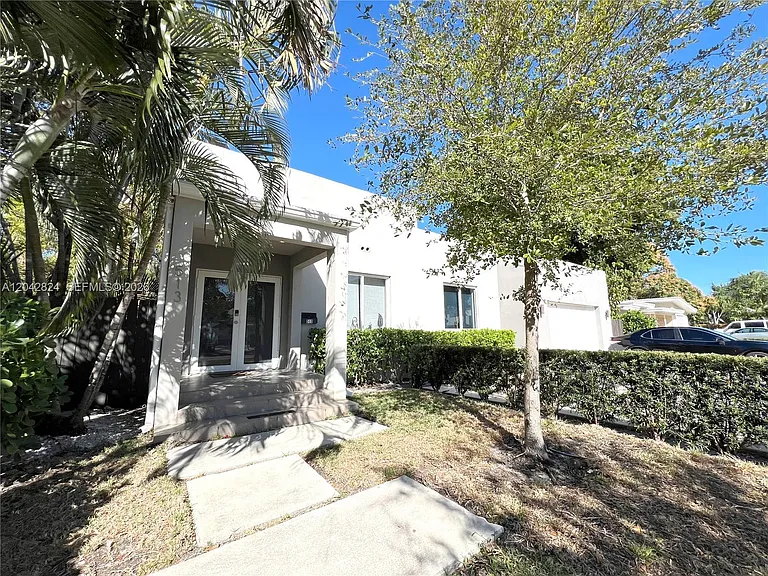 513 SW 18th Ct — Photo 26