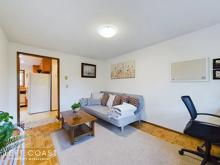 890 SW 7th St — Photo 29