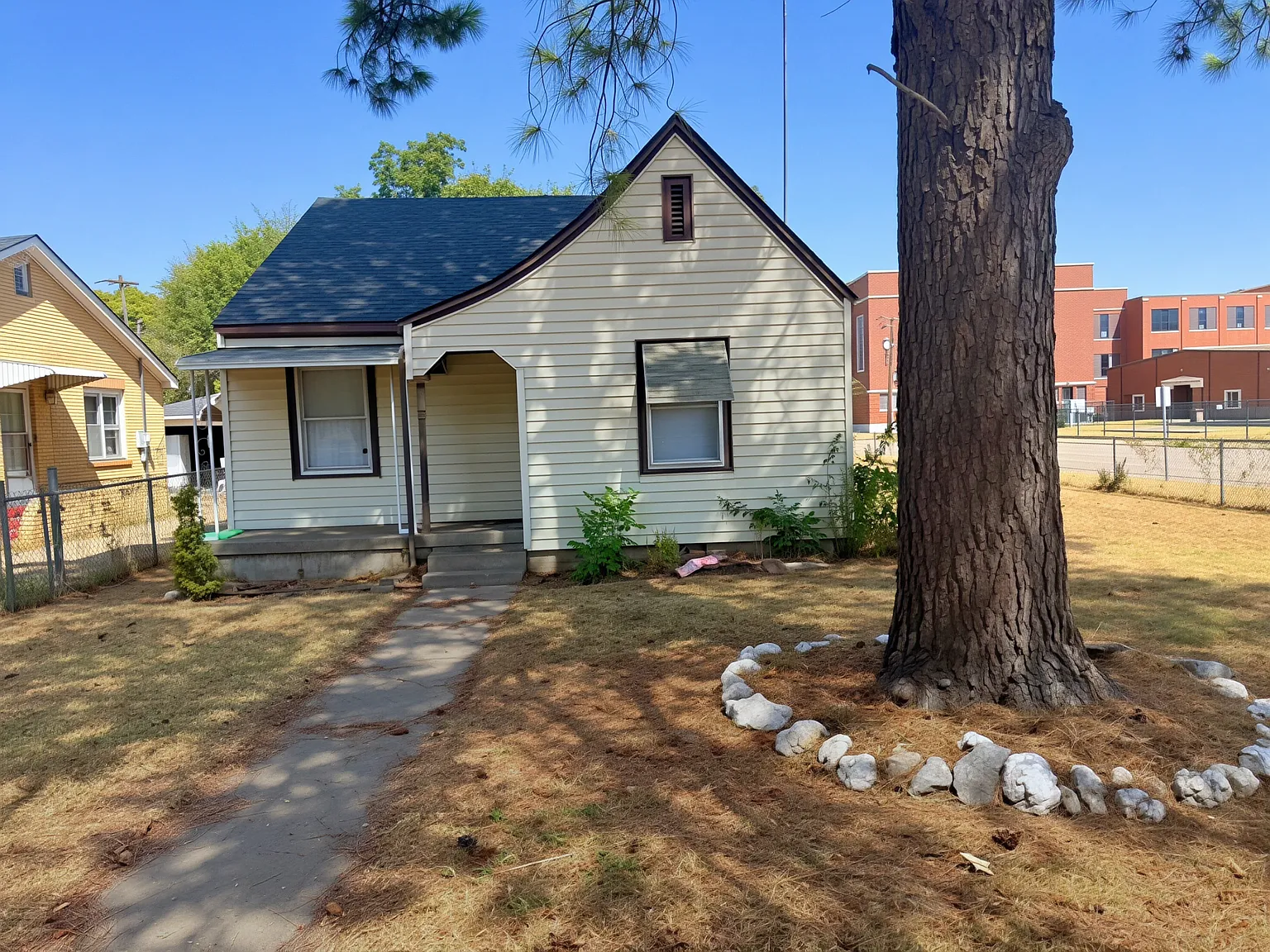 2 bed, 828 sqft, $875 — Photo 1