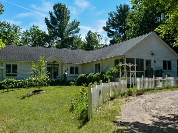 288 Ponderosa Pass, Maple City, MI 49664
