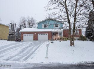 4 Mallard Ln, Latham, NY 12110