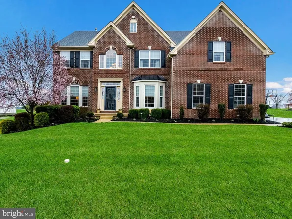 606 Green Meadow Dr, Douglassville, PA 19518