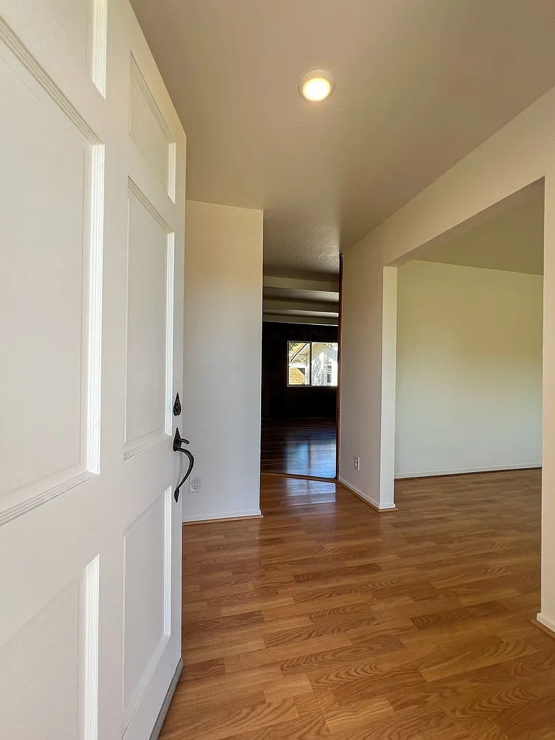 Spacious 3-Bedroom Napa Home with Bonus Room & Large Fenced Yard — Photo 4