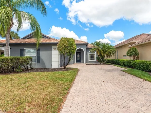 2246 Heydon Cir W, Naples, FL 34120