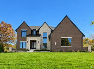 4369 The Heights Blvd, Rochester, MI 48306