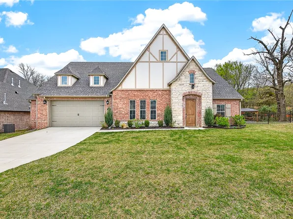 182 N Hawkstone Dr, Fayetteville, AR 72704